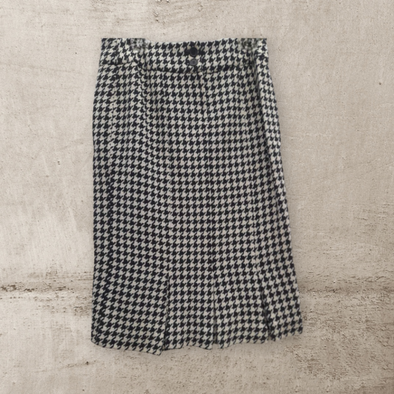 Ασπρόμαυρη φούστα